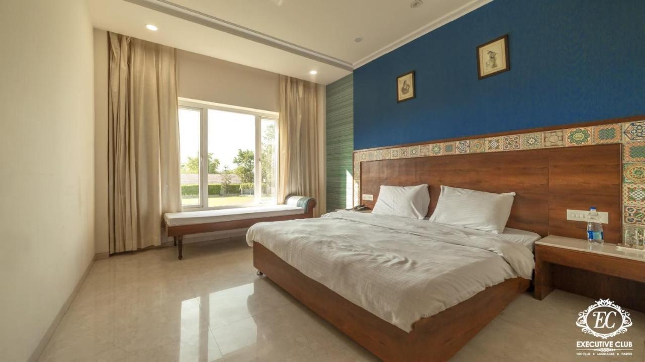 Hotel Executive Club Bareilly Exterior foto